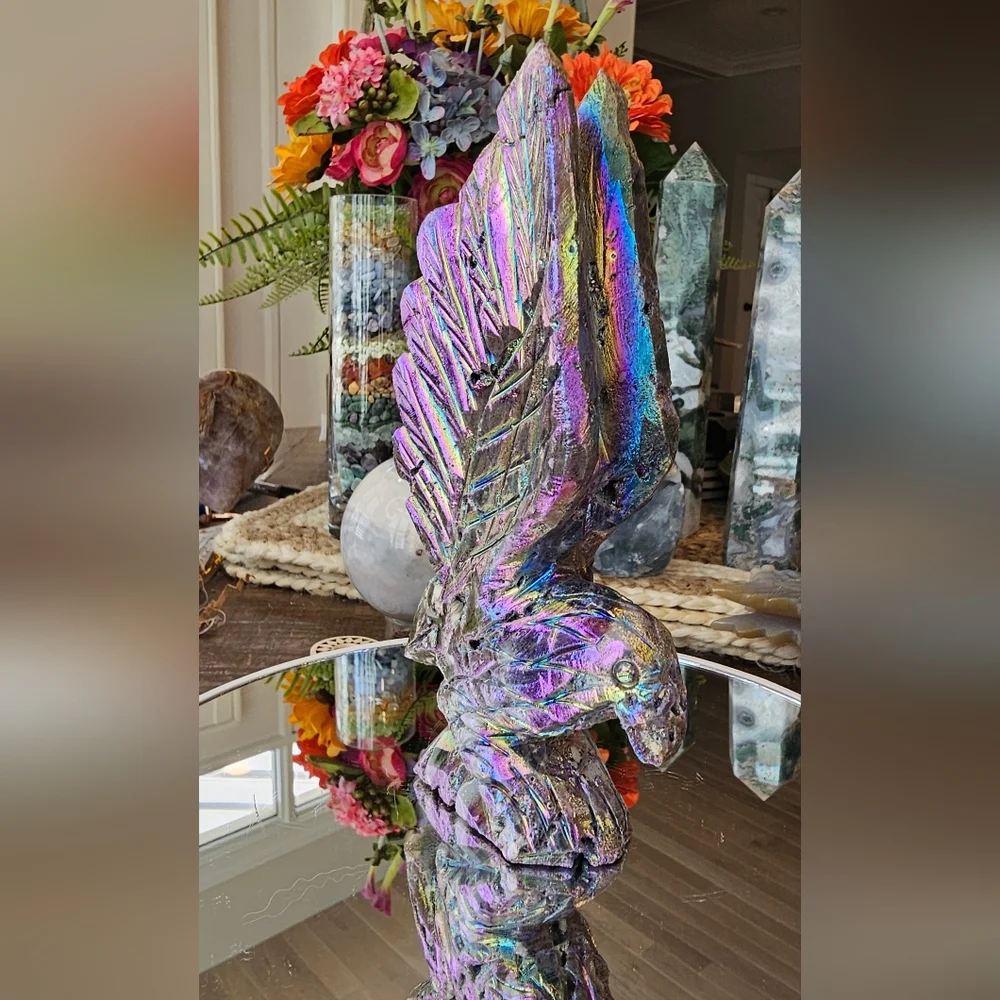 Aura Titanium Hawk Crystal Carving - Picture 8 of 8